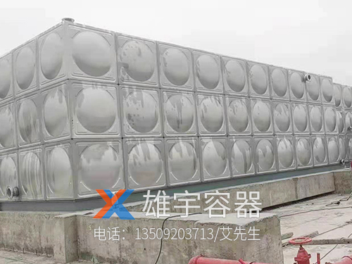 大（dà）型不鏽（xiù）鋼水箱