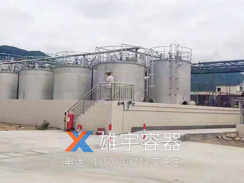 大型不鏽（xiù）鋼化工（gōng）罐